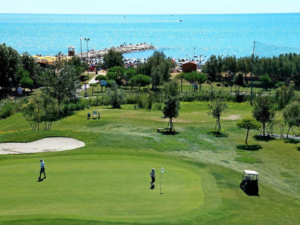 Hotel Maregolf Caorle Bagian luar foto